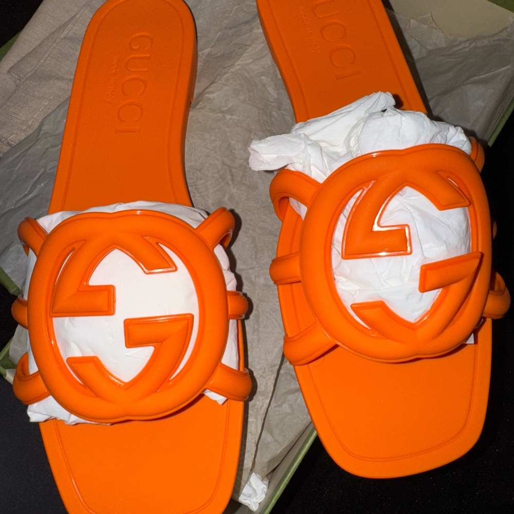 GUCCI 
Rubber Interlocking G Womens Slide Sandals 40 Persimmon Orange
